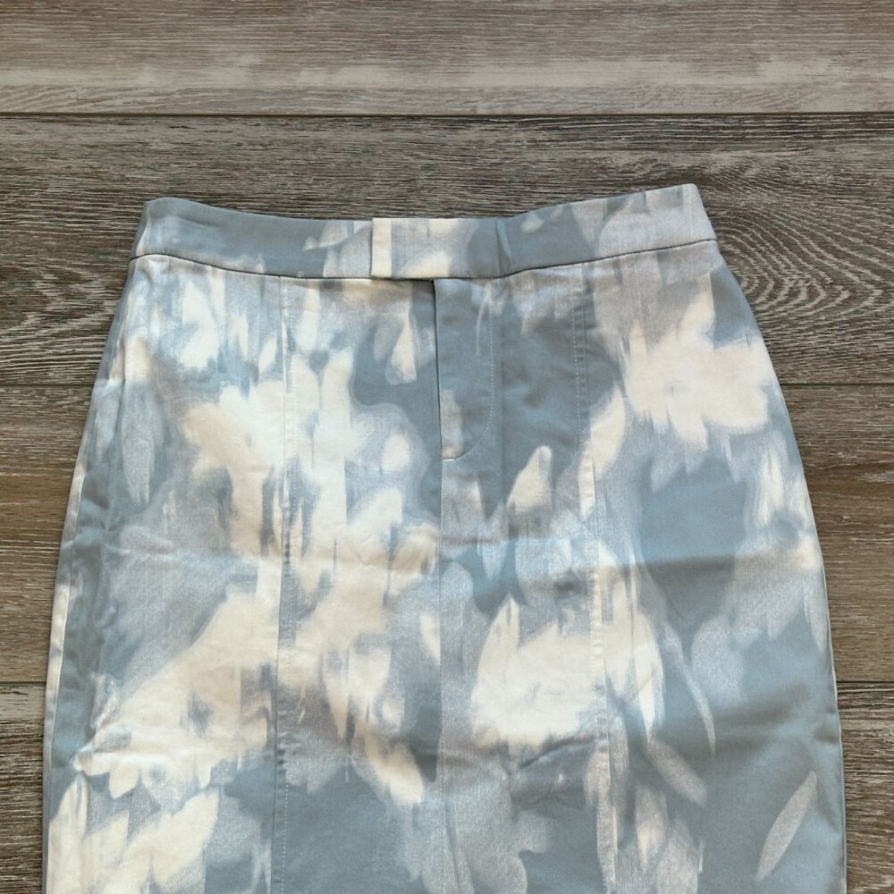 Banana Republic Sz 0 Pencil Skirl Blue / Gray & White Watercolor Print - Picture 4 of 8